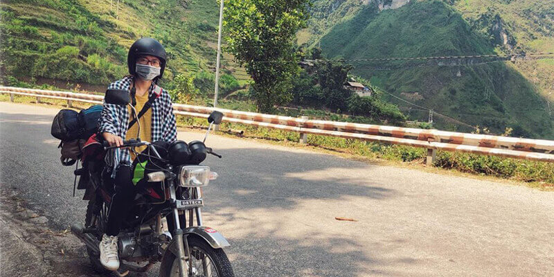 Motorbikes are a suitable choice to move to Ha Giang tourist destinations